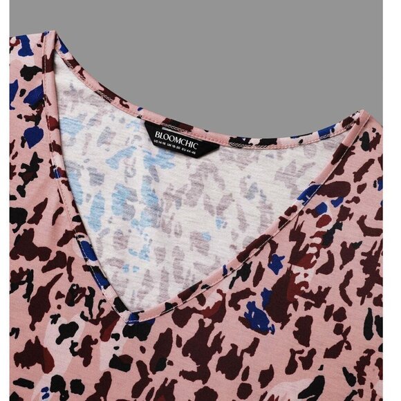 Bloomchic V Neck Animal Print T-shirt, NWT, Size 14-16 or 1X - Picture 6 of 7